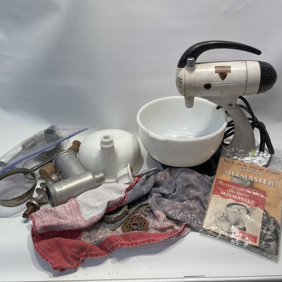 Vintage Sunbeam Automatic S Mixmaster Model 7B With Lots Of Accessories! - Picture 12 of 14